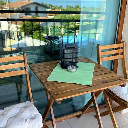 Sea View Apartment *